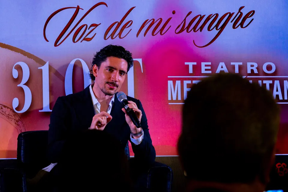 Álex Fernández en conferencia de prensa — foto 1