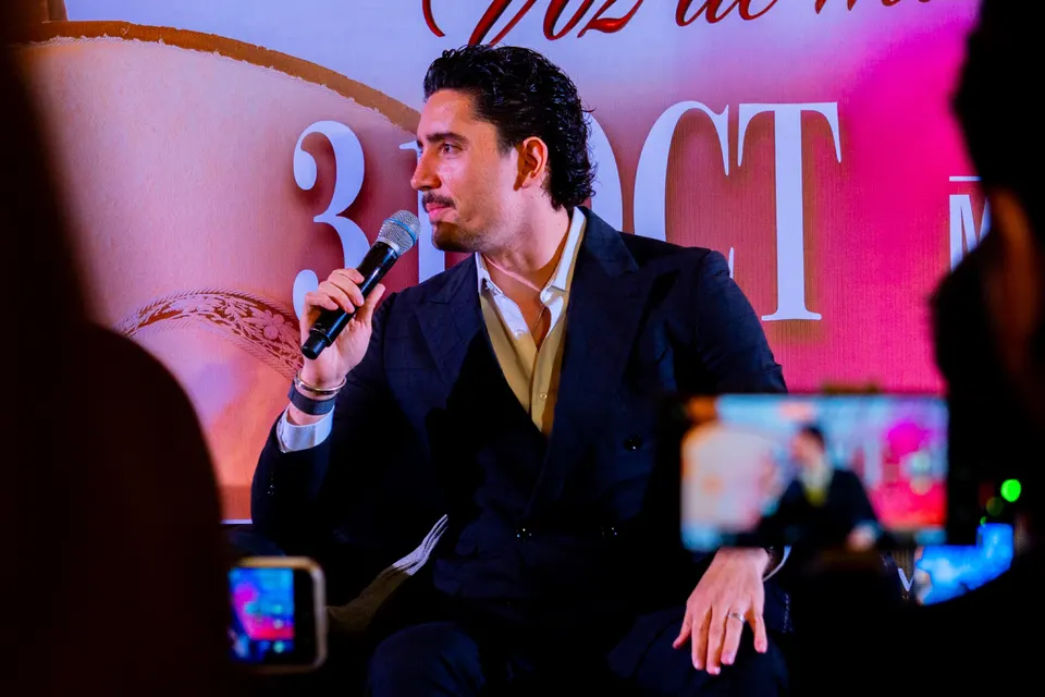 Álex Fernández en conferencia de prensa — foto 2