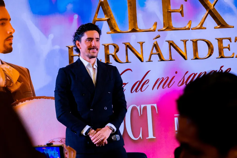 Álex Fernández en conferencia de prensa — foto 7