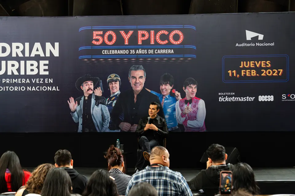 Adrián Uribe en conferencia de prensa — foto 5