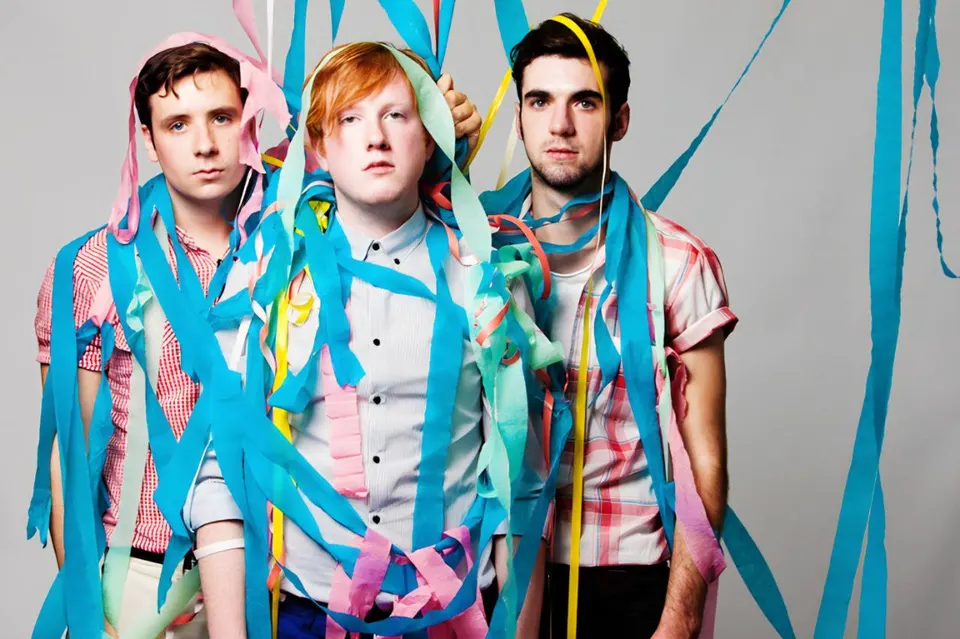 Two Door Cinema Club celebrará los 15 años de tourist history en méxico